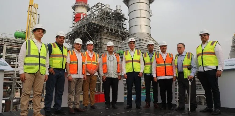 Luis Abinader supervisa avances de la generadora San Felipe Andrés I en Boca Chica