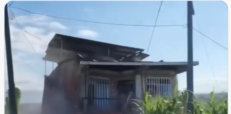 Vecinos de Buenaventura evitan tragedia tras colapso de vivienda durante sismo