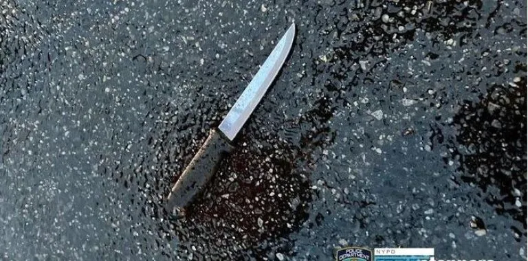 Dos hombres de 23 años heridos a puñaladas en Inwood; uno fallece