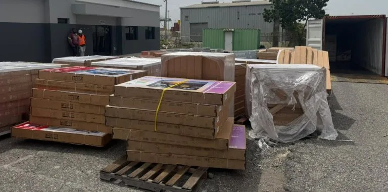 Decomisan cigarrillos y televisores por evasión de RD$42.2 millones en Caucedo