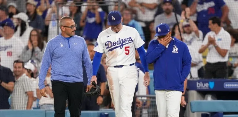 Freddie Freeman cae en dugout rival y es sustituido durante juego contra Reales