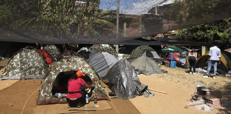 Cali: 200 familias duermen en carpas tras terremoto de 7,4 grados
