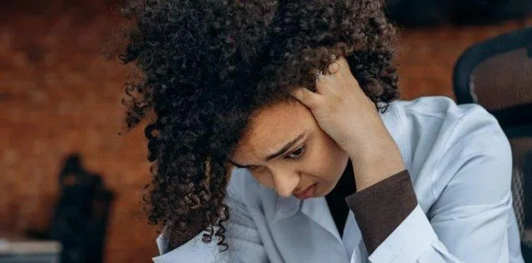 Cómo reducir el cortisol: consejos de una psiquiatra para controlar el estrés