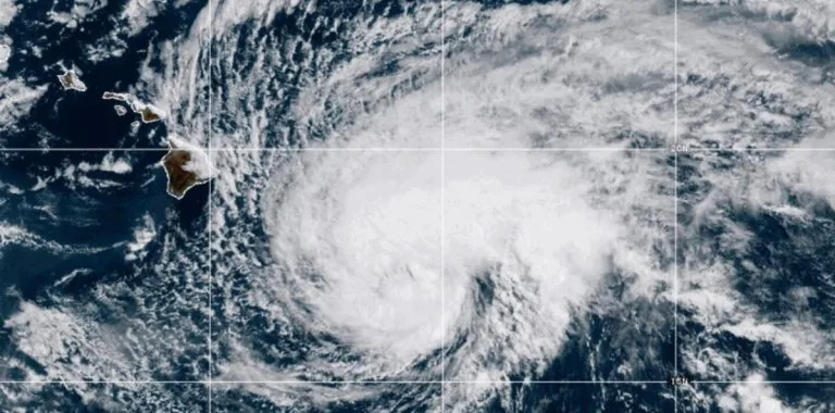 Huracán Lala deja un muerto y zonas inundadas en Hawái tras paso cercano