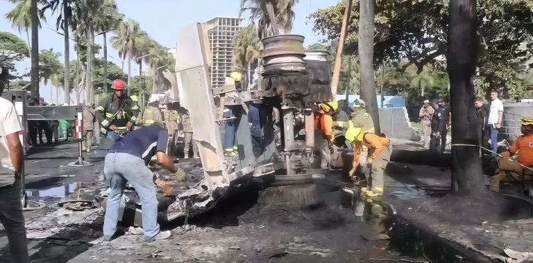 Familiares despiden a conductor del camión tanquero que explotó en el Malecón