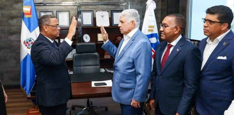 Mérido Torres Espinal asume como nuevo director del Departamento Aeroportuario
