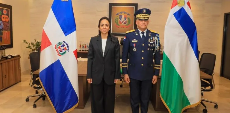 Faride Raful posesiona a Ernesto Rodríguez García como nuevo director de la Policía Nacional