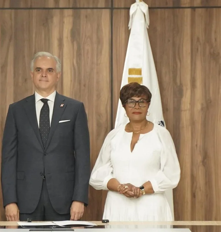 Xiomara Guante asume como directora del Inaipi tras juramentación por el Ministro de Educación