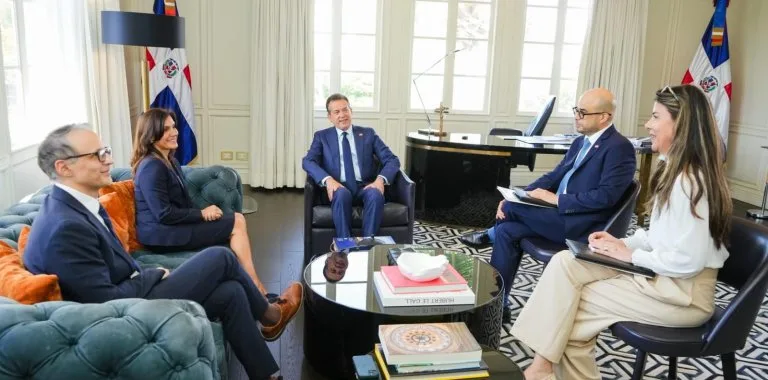 Canciller Ito Bisonó recibe a embajadora de EE.UU. para fortalecer relaciones bilaterales