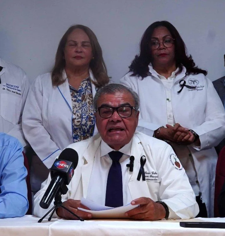 Médicos acusan a la directiva del CMD de cómplice con el Gobierno en crisis del sector salud