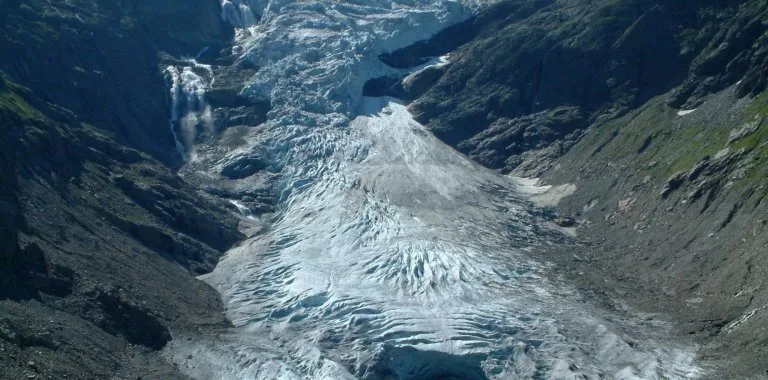 Deshielo revela cuerpos de alpinistas belgas desaparecidos en 1992