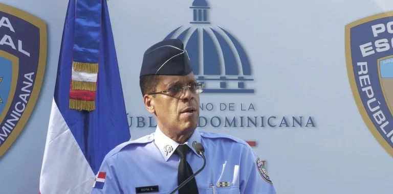 Luis Abinader designa al general Martín Tapia Sánchez como inspector general de la Policía Nacional