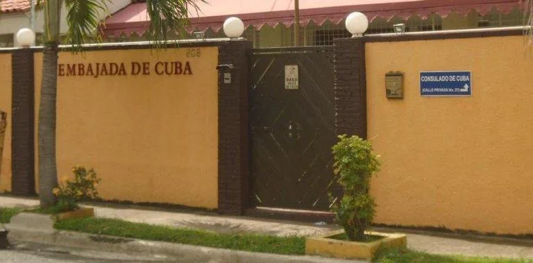 República Dominicana ordena salida de nueve diplomáticos cubanos