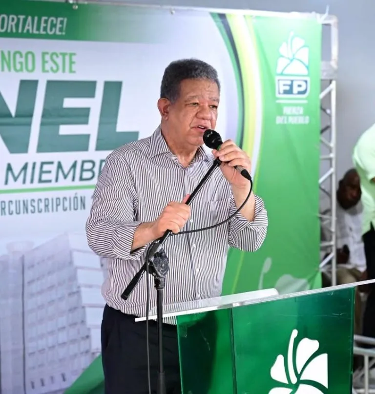 Leonel Fernández denuncia 'tormenta perfecta' en SDE: apagones, falta de agua y basura