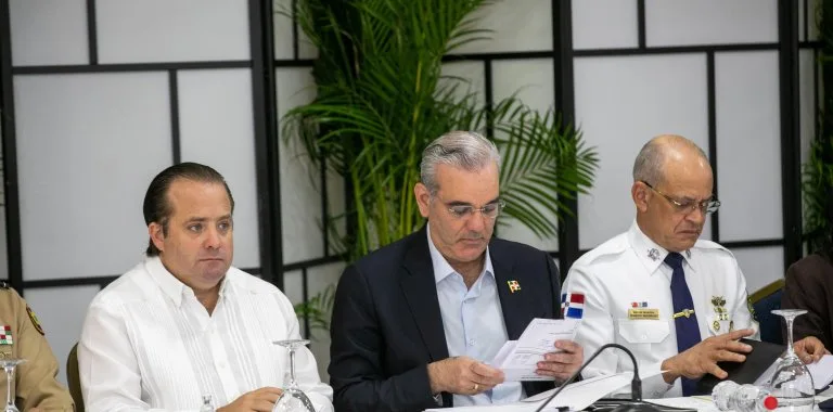 Abinader lidera primera reunión de seguridad con nuevo director de la Policía Nacional