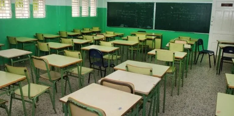 Más del 58% de las escuelas dominicanas inician año escolar con déficit de docentes