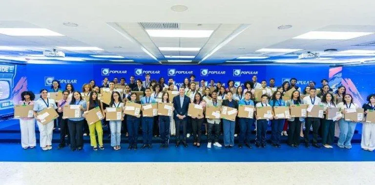 Banco Popular otorga becas a 61 jóvenes para estudios superiores