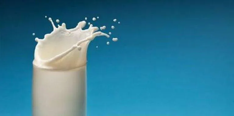 ¿La leche desnatada aumenta el riesgo de Parkinson? Lo que dice la ciencia