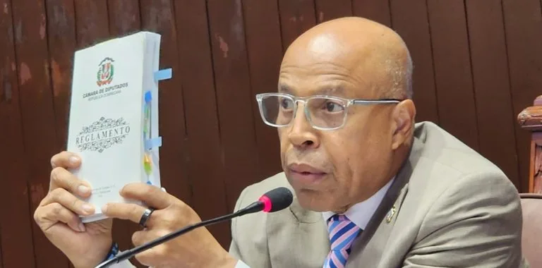 Diputados del PRM destacan inicio escolar; oposición denuncia déficit de aulas y útiles