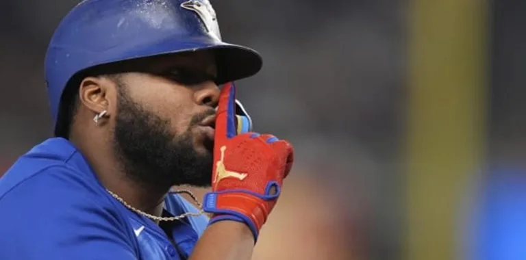 Jugadores de MLB con bajo rendimiento en 2026: Guerrero Jr., Peralta y otros