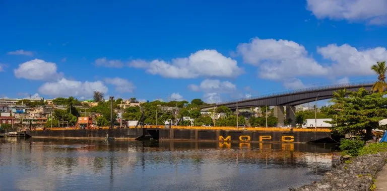 Puente Flotante sobre el Ozama cerrará este sábado por paso de embarcaciones