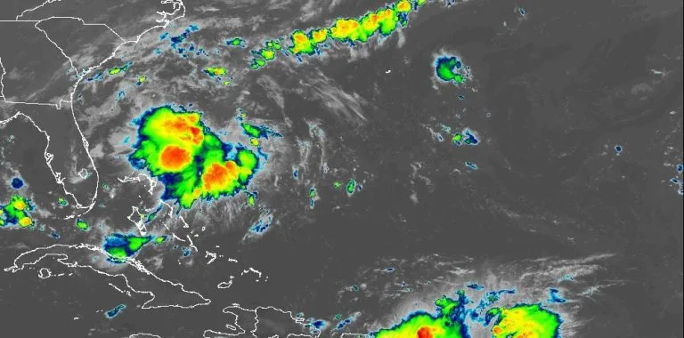 Onda tropical Dolly trae chubascos y calor intenso a República Dominicana este domingo