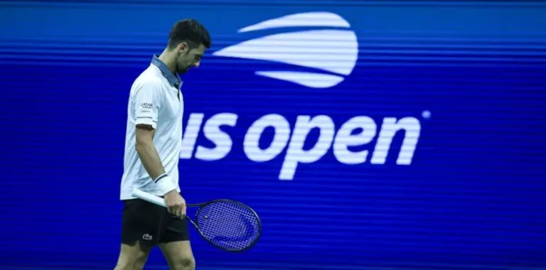 Djokovic cae en primera ronda del US Open tras luchar contra molestias físicas