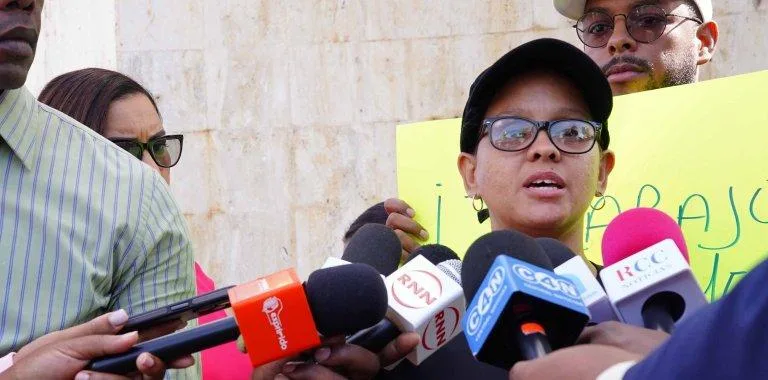 Personal de escuelas públicas exige aumento salarial a RD$40,000