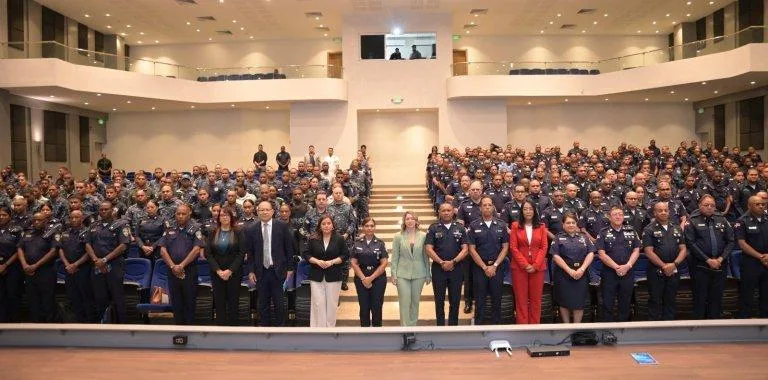 Policía Nacional y Ministerio de la Mujer capacitan a 300 agentes en prevención de violencia de género
