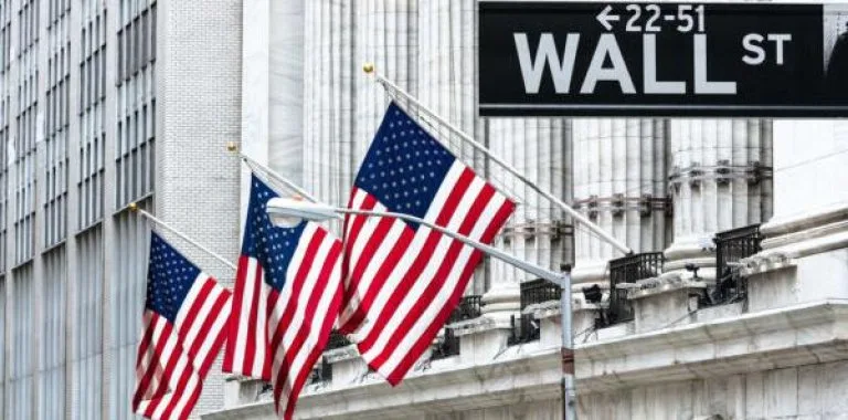 Wall Street cierra al alza mientras bonos bajan y oro sube por tensiones en Oriente Medio