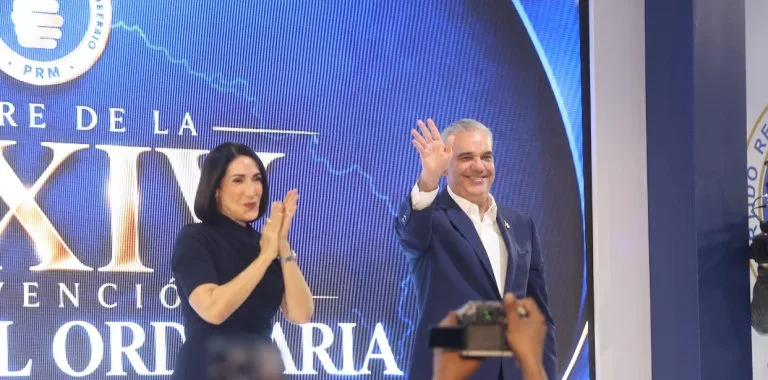 Abinader juramenta nuevas autoridades del PRM y llama a fortalecer el partido por encima de intereses particulares