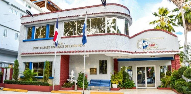 ADP convoca a vigilia de velas en todo RD por fallas en infraestructura escolar