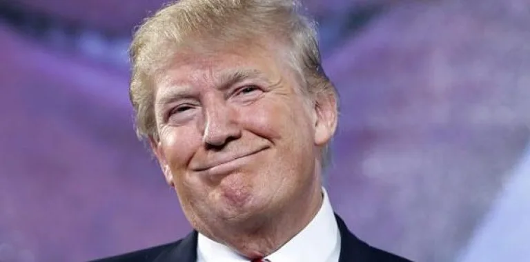 Trump promete 5.000 dólares por adulto si republicanos ganan elecciones de medio mandato