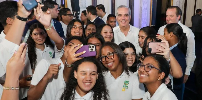 Gobierno lanza programa gratuito de IA para un millón de dominicanos