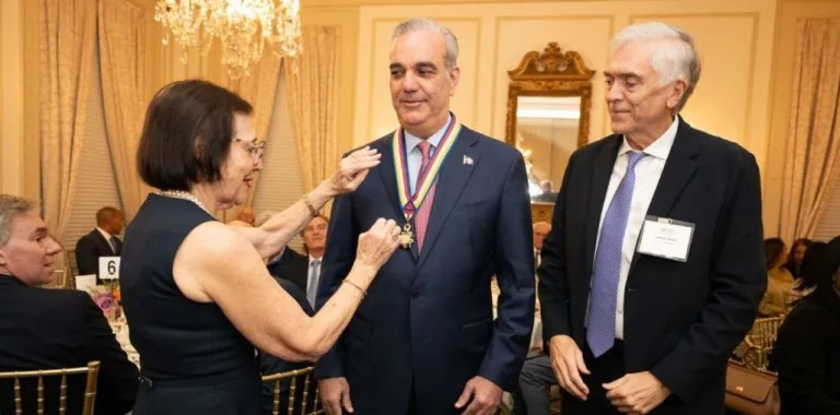 Americas Society otorga Insignia de Oro al presidente Luis Abinader por su liderazgo