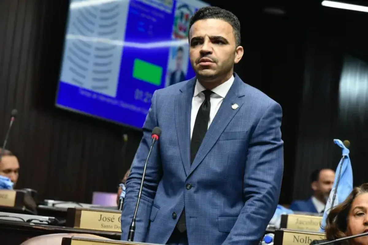 Diputado del PLD renuncia en protesta por costo de vida y delincuencia