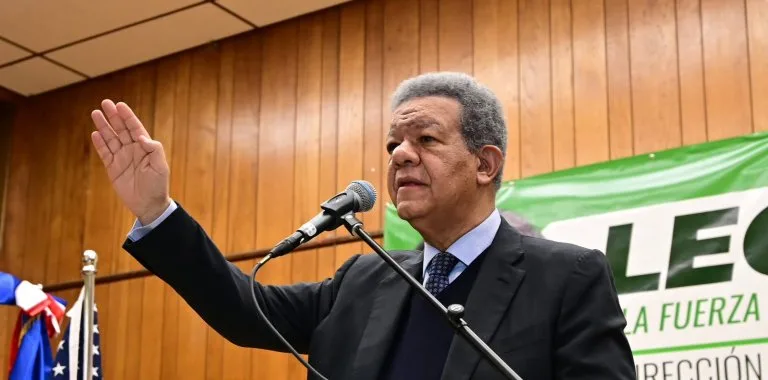 Leonel Fernández propone registro automático y gratuito para hijos de dominicanos nacidos en el exterior
