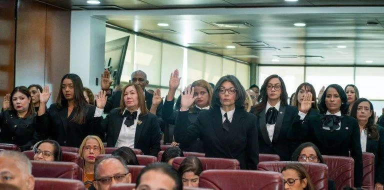 SCJ juramenta a 120 jueces ascendidos y destaca su independencia ética