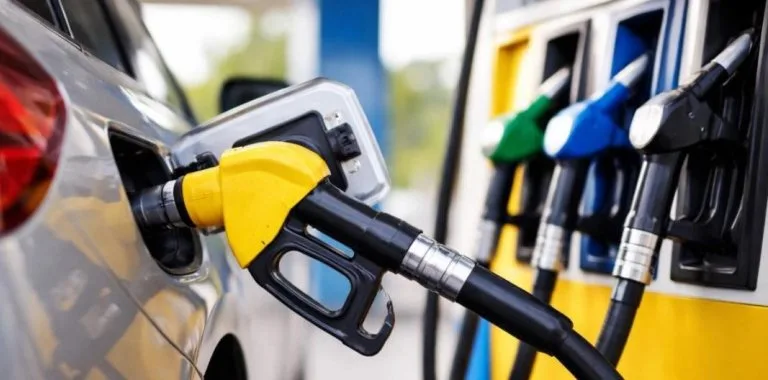 Guatemala suspende impuestos al combustible por tres meses para reducir precios