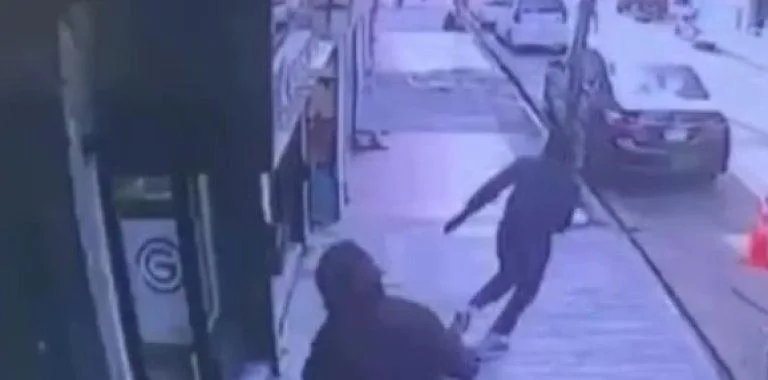 Herido el seguridad de una joyería durante intento de asalto en Villa Juana