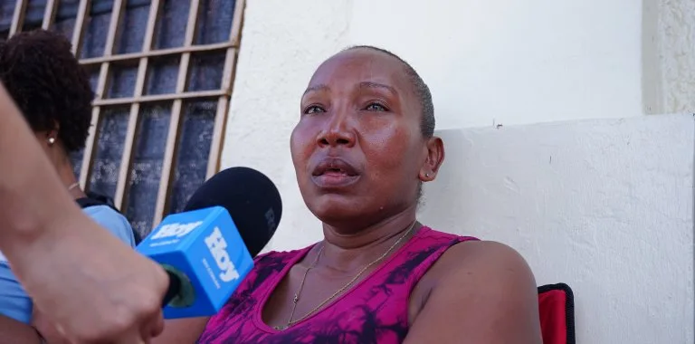 Madre dominicana denuncia que su hijo fue engañado para ir a Rusia y ahora lo entrenan para combatir