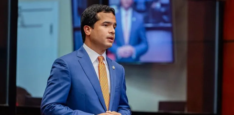 Omar Fernández confirma recuperación tras diagnóstico de gastroenteritis bacteriana