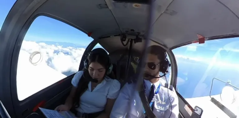 Piloto dominicano propone matrimonio durante vuelo sobre el mar