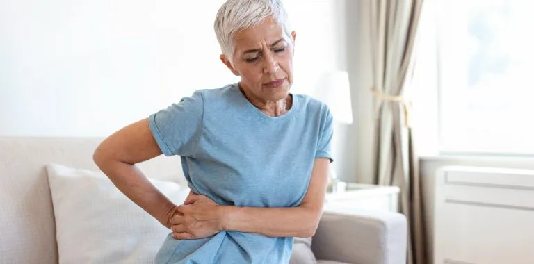 Día Mundial del Dolor: 4 de cada 10 personas sufren dolor de espalda y expertos advierten riesgos de la automedicación