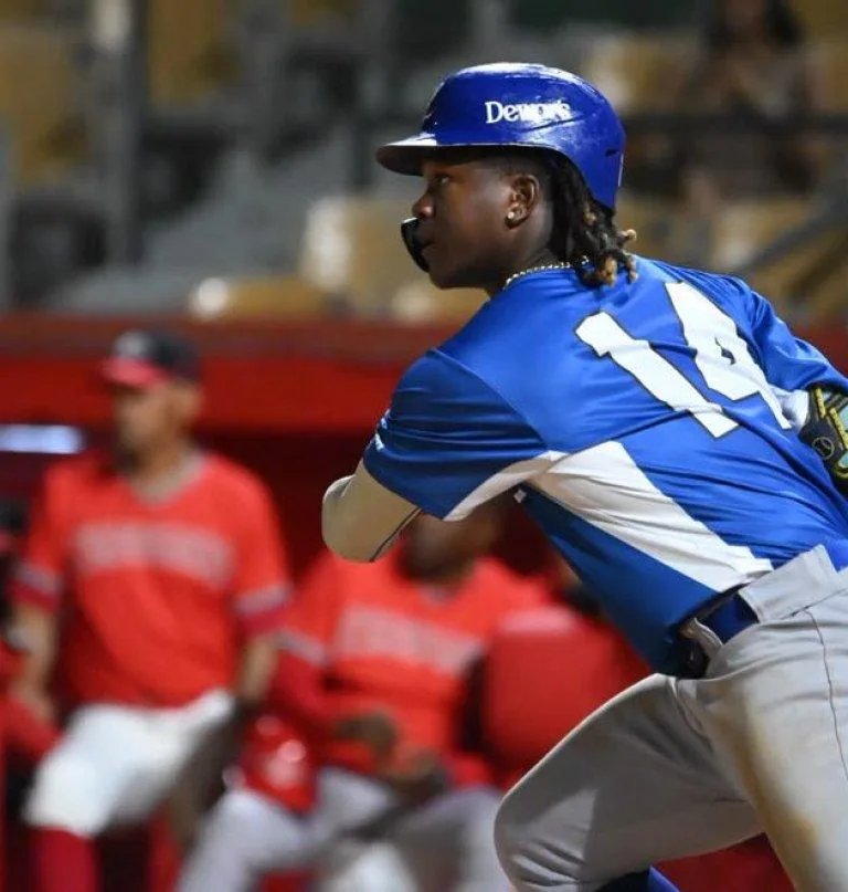 Jesús Madé debuta con jonrón en apertura del béisbol invernal dominicano 2026-2027