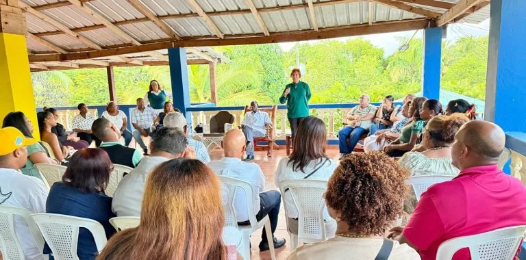 Josefina Pimentel advierte sobre estudiantes que avanzan sin saber leer ni escribir