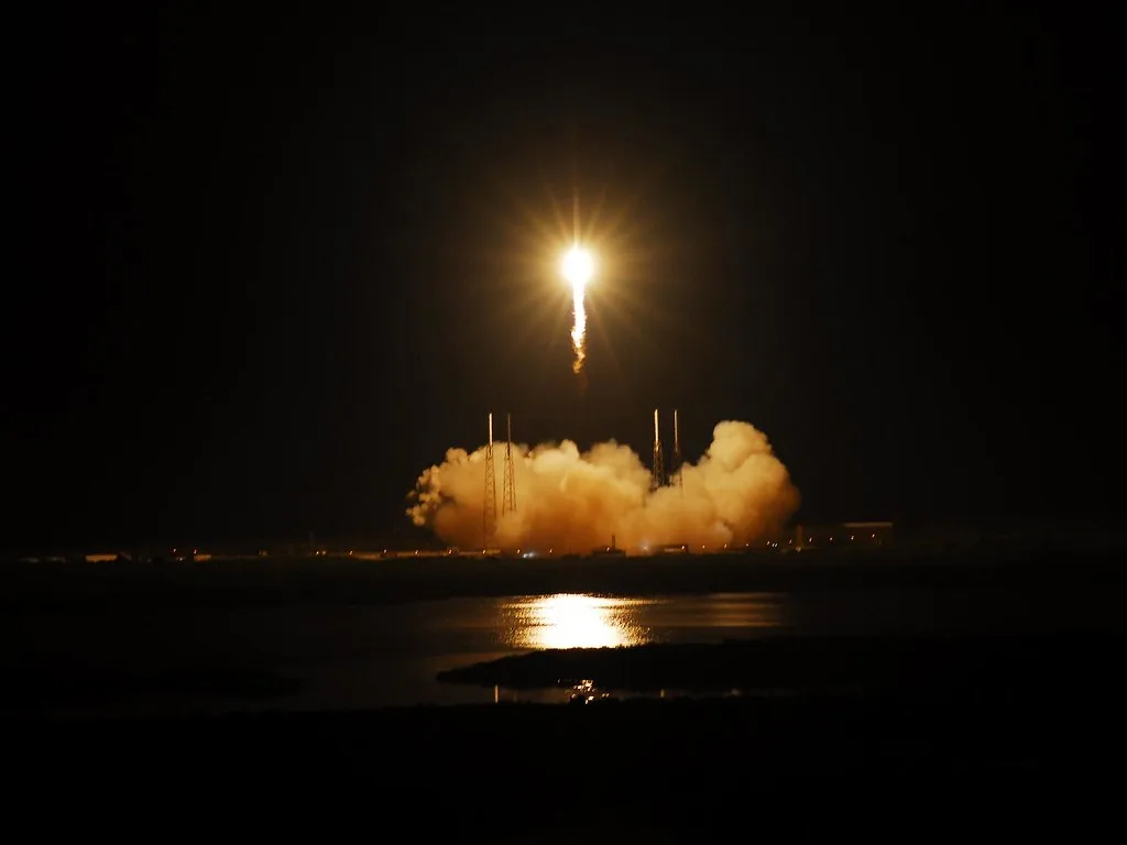 Parte de un cohete de SpaceX impacta la Luna tras misión de alunizaje