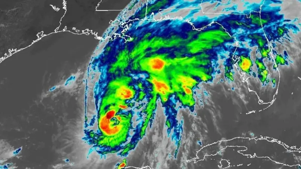Huracán Isaías alcanza categoría 3 y se dirige hacia la costa sur de EE.UU.