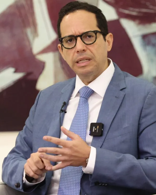 Freund confirma que Abinader podría presidir el PRM y descarta definir secretarías este domingo