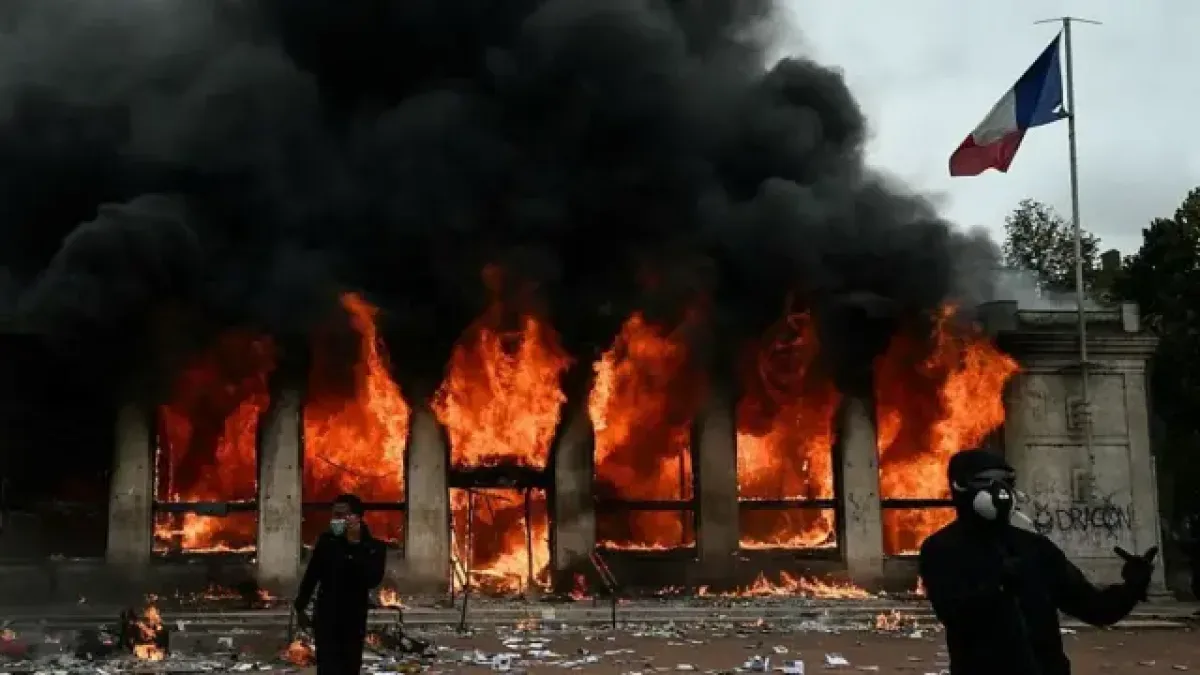 Francia vive jornada violenta con 1.200 detenidos y edificios incendiados durante protestas